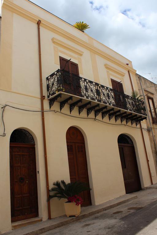Palazzo Taormina Apartment Castellammare del Golfo Bagian luar foto