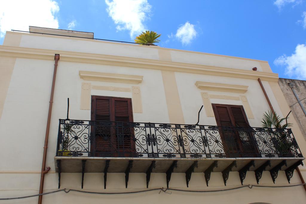 Palazzo Taormina Apartment Castellammare del Golfo Bagian luar foto