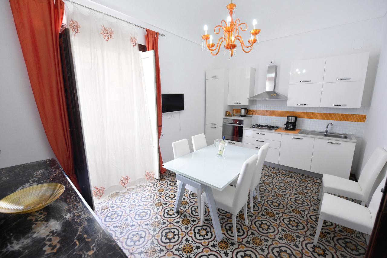 Palazzo Taormina Apartment Castellammare del Golfo Bagian luar foto