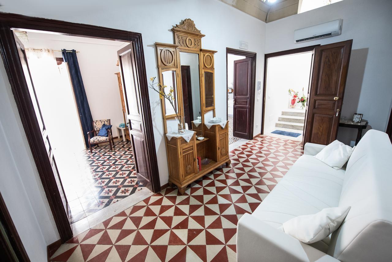 Palazzo Taormina Apartment Castellammare del Golfo Bagian luar foto